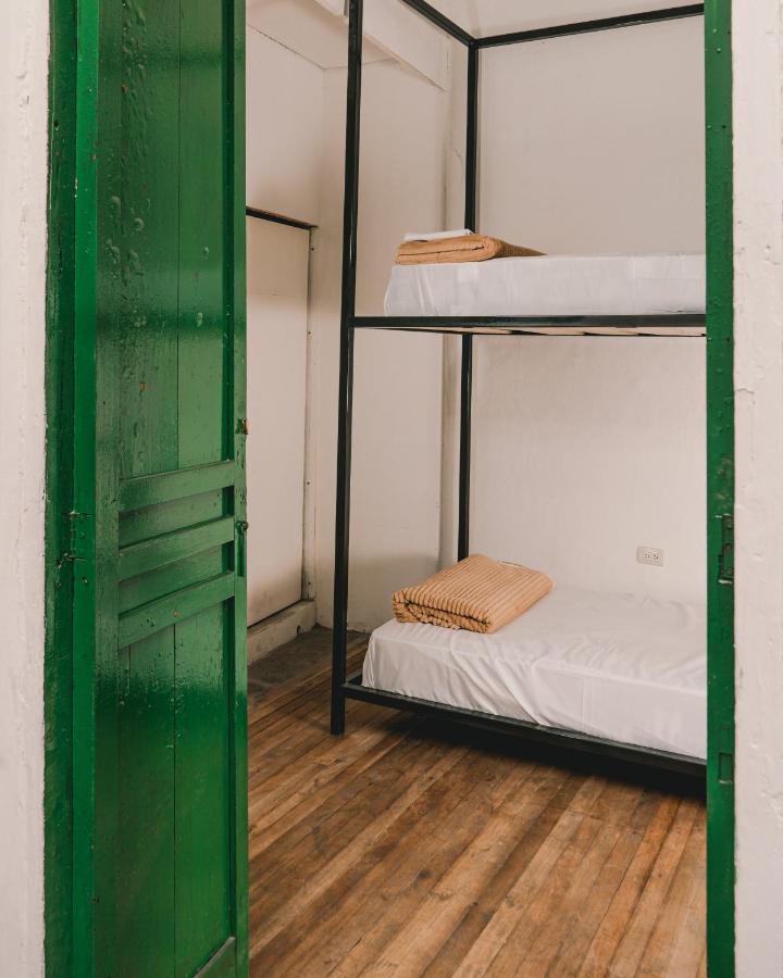 Wild Monkey Hostel Cuenca Buitenkant foto